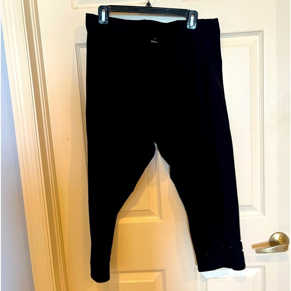 # Torrid black cropped leggings Sz 3 (22/24)